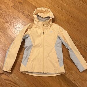 Great Condition “The North Face” yellow dryvent jacket. Women’s size small.